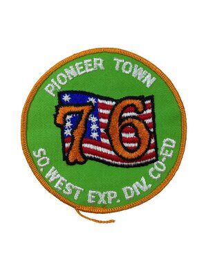 Girl Scouts Vintage Pioneer Town 76 Patch Green Sew-On Badge With USA Flag Embro